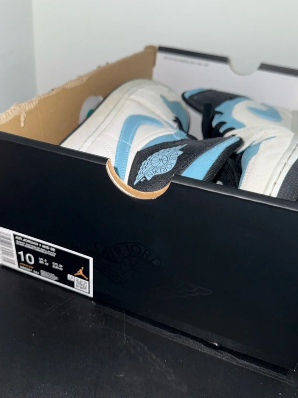 Jordan Retro High Top Sneakers - Light Blue/White/Black